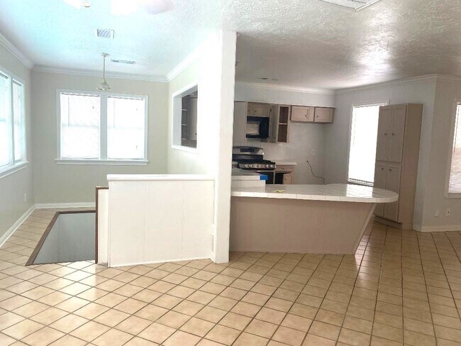 Building Photo - 181 Barracuda St