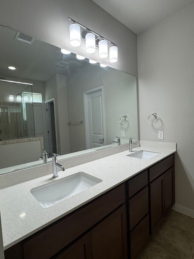 Building Photo - 15009 Casbah Dr