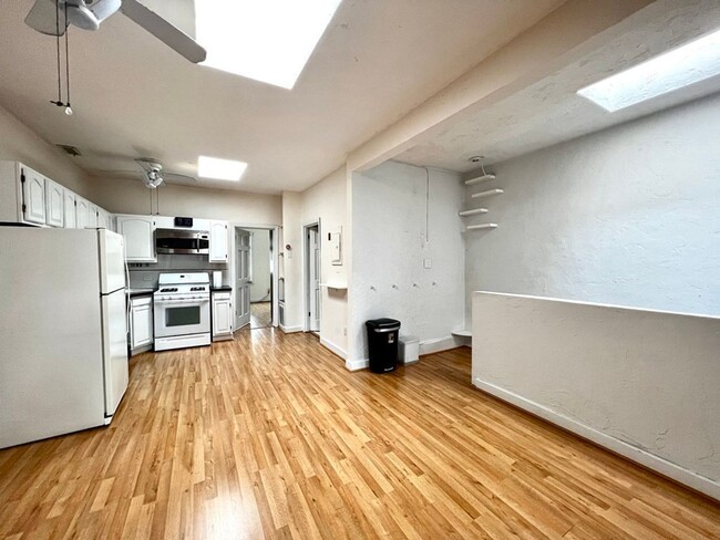 Building Photo - Great 2 bed, 2 bath near Lechmere