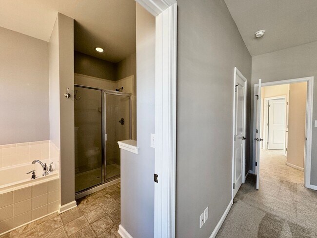 Building Photo - Available 07-08-26! Townhouse w/Garage - Pet Friendly - All Appliances Convey!