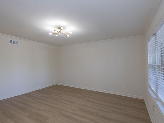 Building Photo - RENOVATED - 2BR/1BA FOR RENT