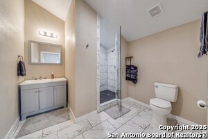 Building Photo - 811 W Kings Hwy