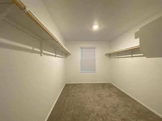Building Photo - 12320 Silversmith Ln