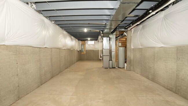 Building Photo - 1717 Longhill Dr