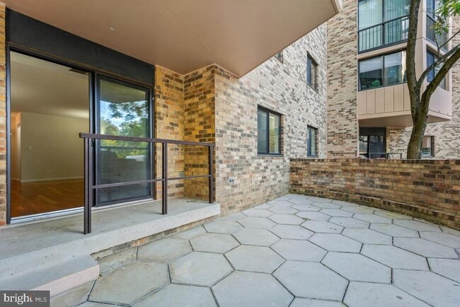 Building Photo - 5904 Mt Eagle Dr