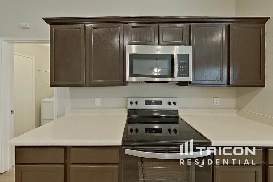 Building Photo - 205 Butternut Dr