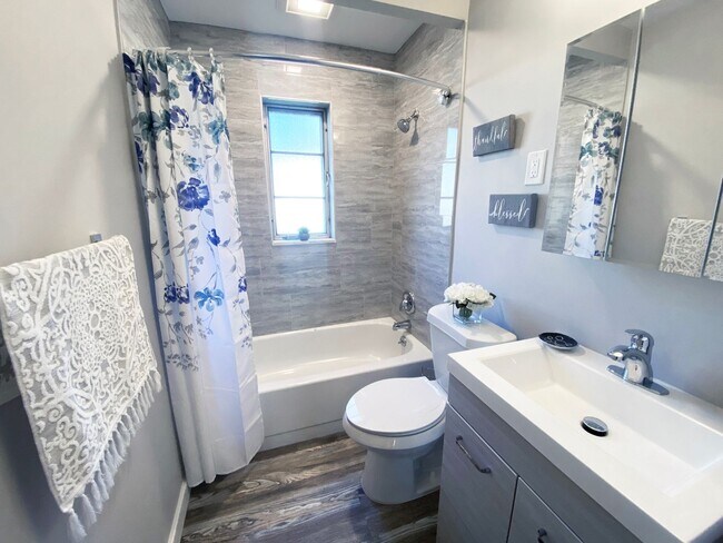 Building Photo - Completely Renovated 3 Bed - 1 Bath Bungalow for Rent in Garfield Heights!