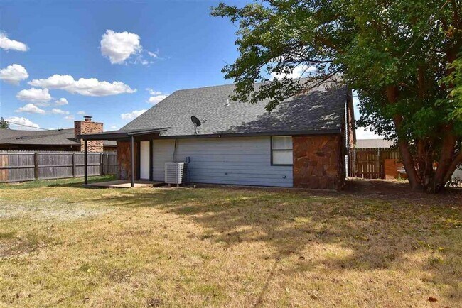 Building Photo - 4912 SE Hardin Ave