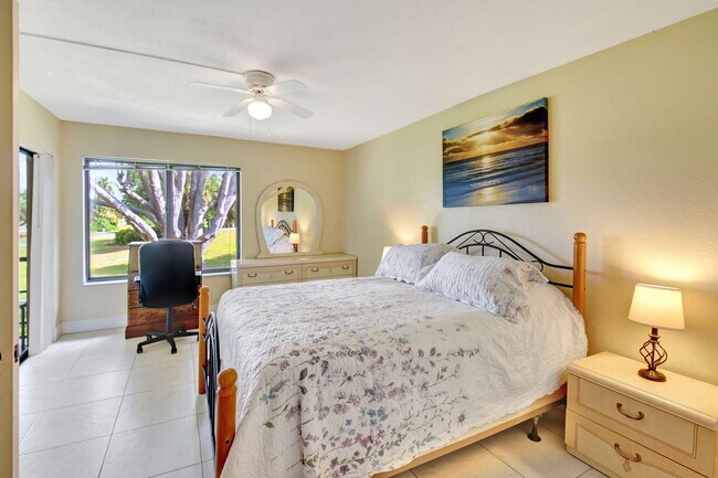 Building Photo - 5715 Fairway Park Dr