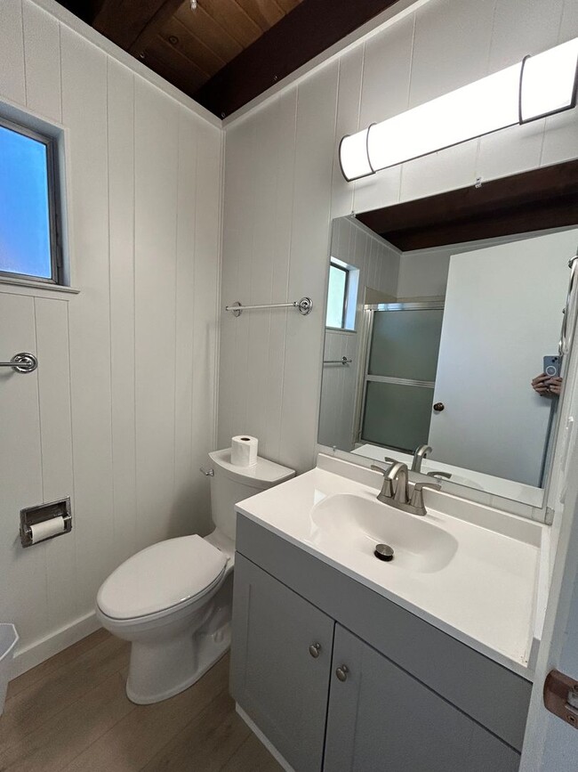 Building Photo - Highland Woods Neighborhood * Renovated 2 ...