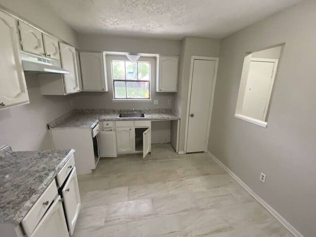 Building Photo - 3306 Trail Lake Dr