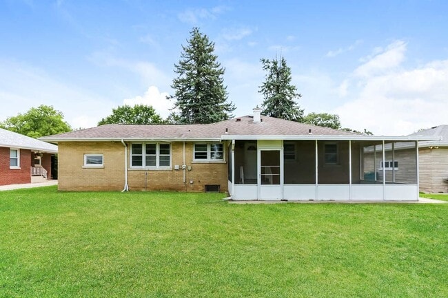 Building Photo - 1407 Highland Ave