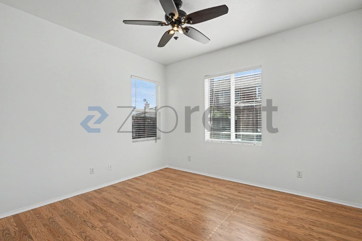 Building Photo - Unit