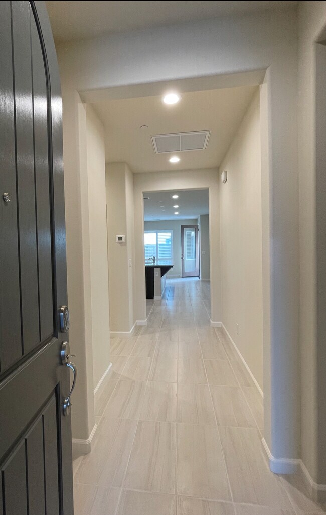 Building Photo - 634 Wood Crest Ave