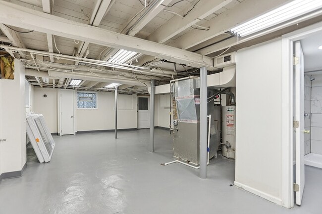 Building Photo - 3227 S Wells St