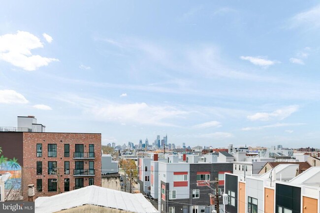 Building Photo - 2015 Blair St
