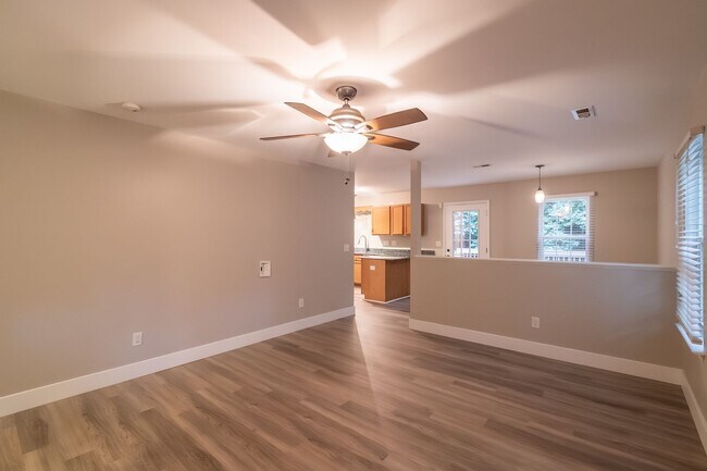 Building Photo - Cozy newly renovated 4 bedroom home on Hic...
