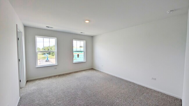 Building Photo - 525 Red Oak Cir