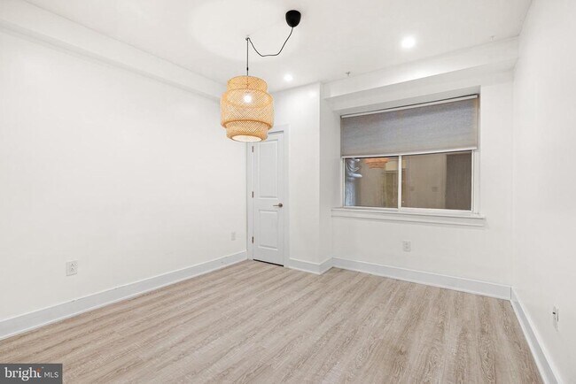 Building Photo - 1649 E Eyre St