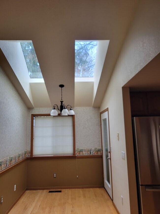 Building Photo - Gold Creek Community