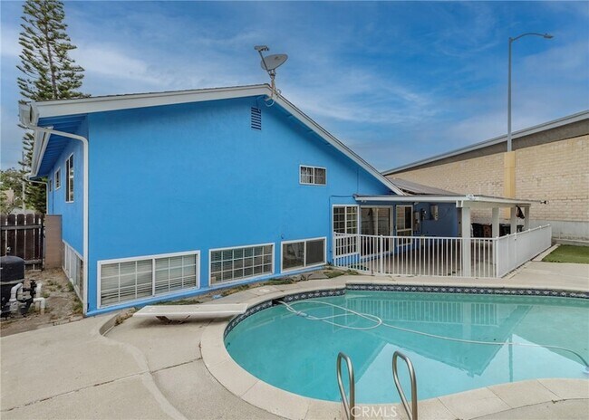 Building Photo - 1208 N Earl Cir
