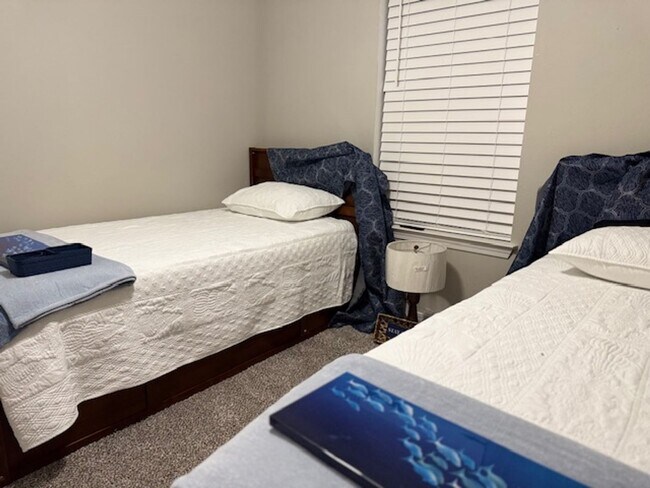 Building Photo - 1833 Sundown Dr