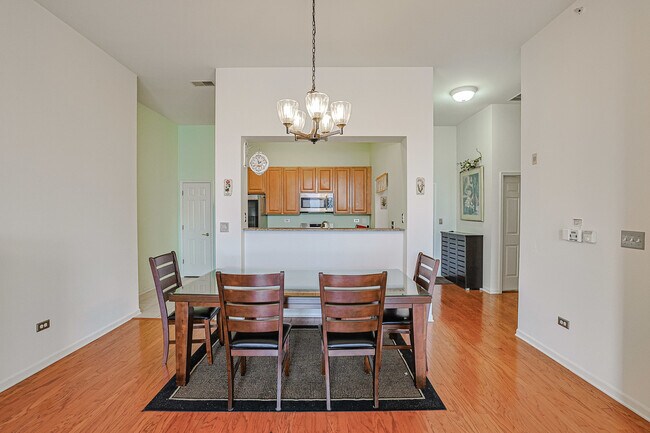 Building Photo - 1739 Tudor Ln