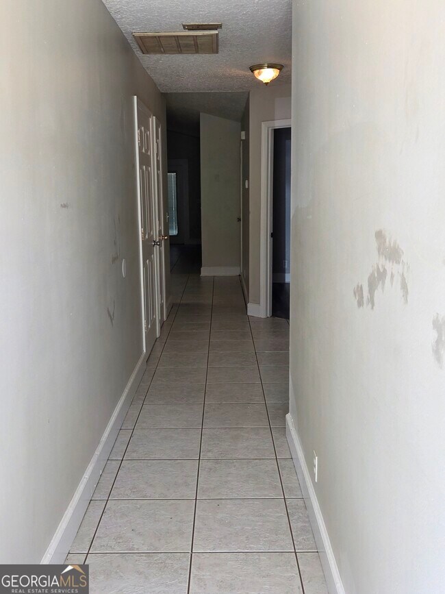Building Photo - 516 S Arizona St
