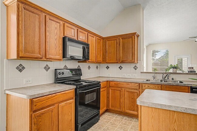 Building Photo - 16011 Belleshire Glen Ln