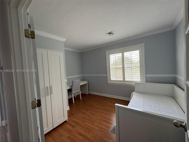 Building Photo - 10793 Oak Bend Way