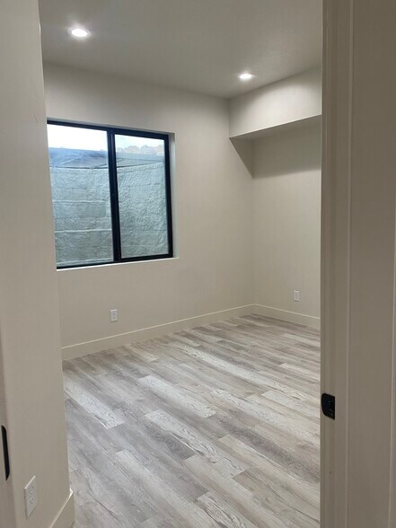 Building Photo - 2753 E Lake Vista Dr