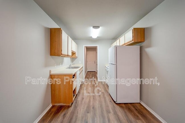 Building Photo - 5702 Sara St