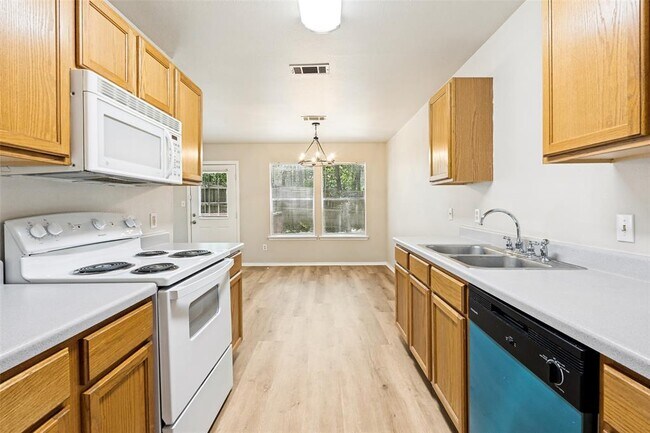 Building Photo - 945-947-947 Sagewood Trail