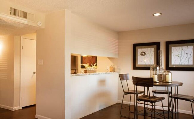 Building Photo - 2 bedroom in Houston TX 77062