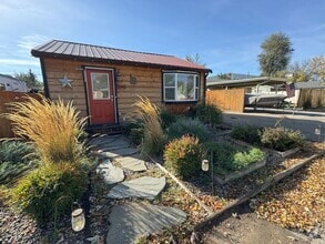 Building Photo - Fully Furnished - Long Term - Adorable Cab...