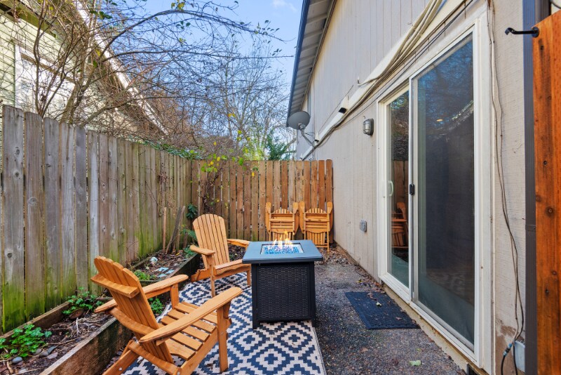 Building Photo - 2356 SE Division St