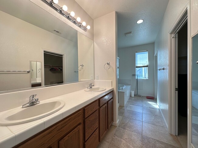 Building Photo - 3 Bedroom Rosemont Home