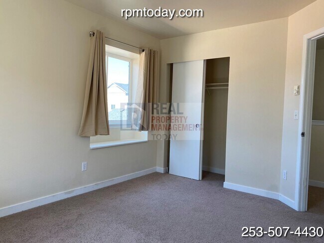 Building Photo - Bright and Inviting 2-Bedroom Townhouse in...