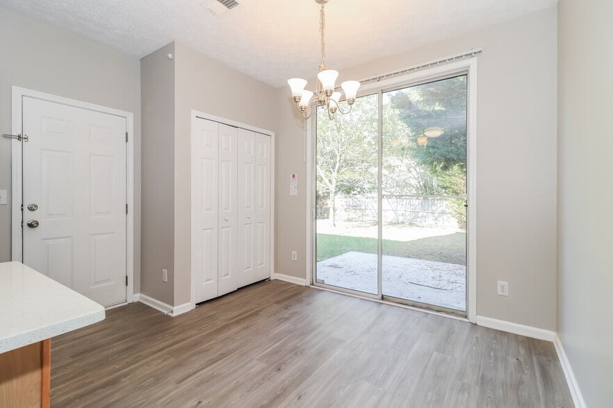 Building Photo - 108 Ancient Oaks Way