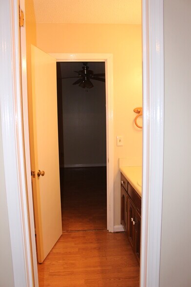 Building Photo - 359 Jamestown Manor Dr