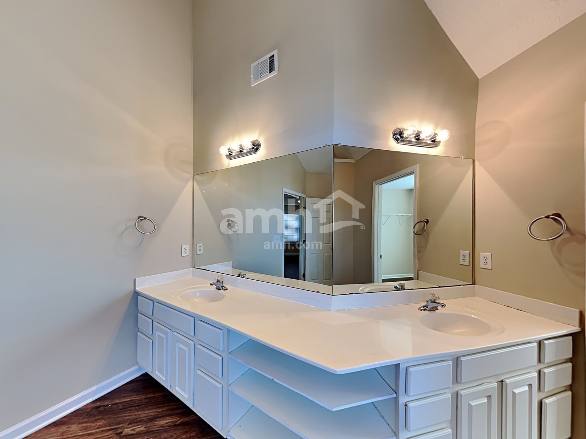 Building Photo - 501 Hawk Eye Ct