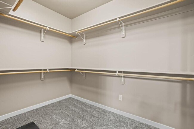 Building Photo - 1284 N Heath Ave
