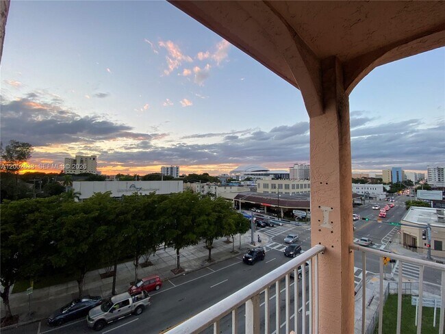 Building Photo - 199 SW 12th Ave