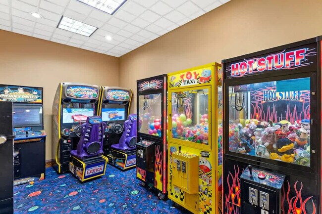 Building Photo - 8303 Palm Pkwy