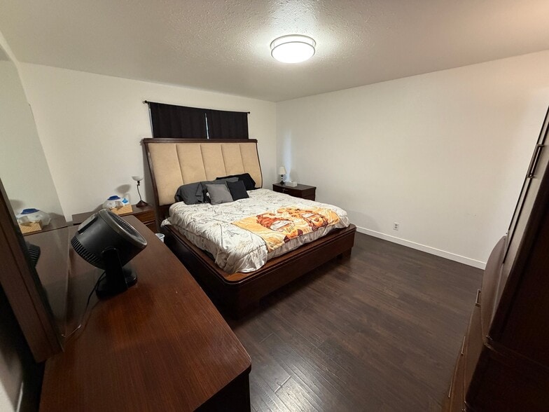 Building Photo - 127 Goodall St