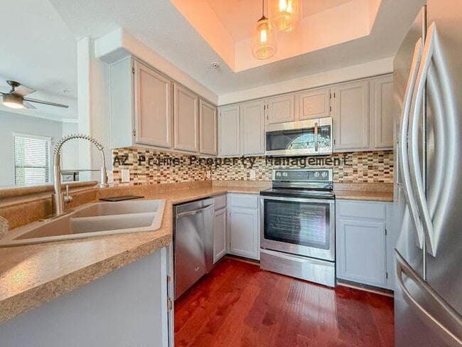 Building Photo - 750 E Northern Ave