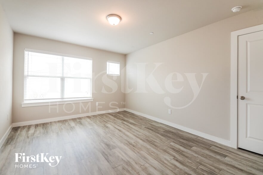 Building Photo - 321 Aveen Path