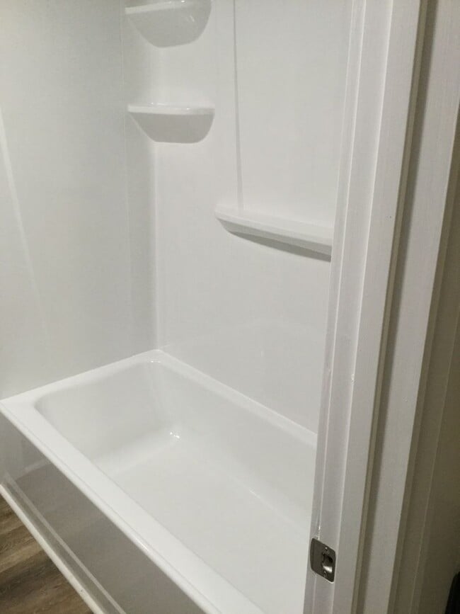 Building Photo - 2+ Bedroom home Near Downtown!