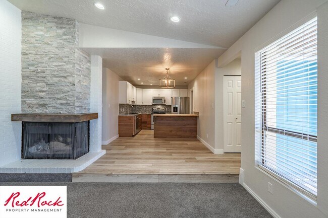 Building Photo - Newly Remodeled 3 Bedroom Townhome. Small ...