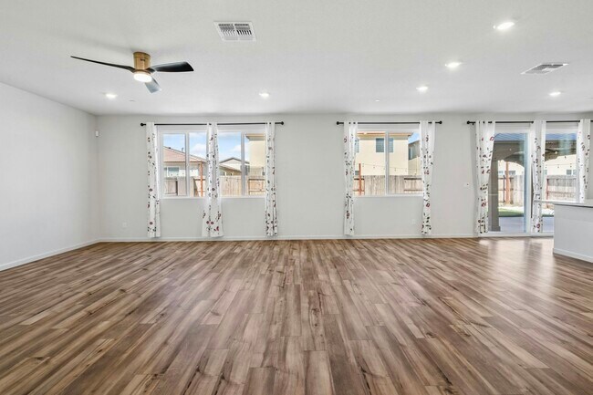 Building Photo - 1835 Shima Ave